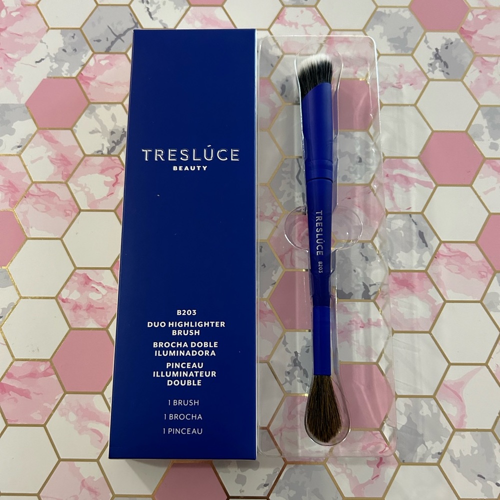 2/$20 Tresluce Beauty B203 Duo Highlighter Brush